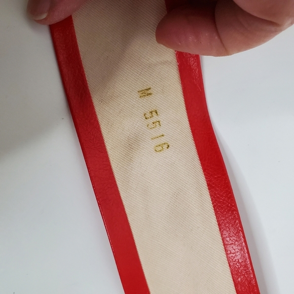 Vintage red waist belt with diamond shaped brass buckle - Picture 7 of 8
